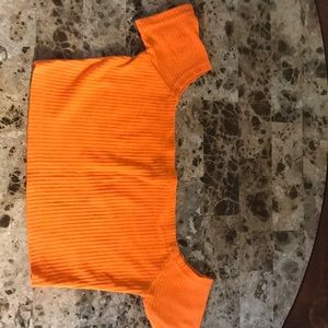 Crop top orange shirt